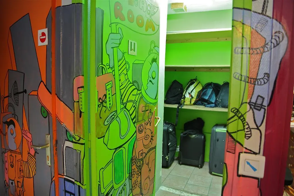 Woodstock Montmartre By Hiphophostels Hostel Paryż