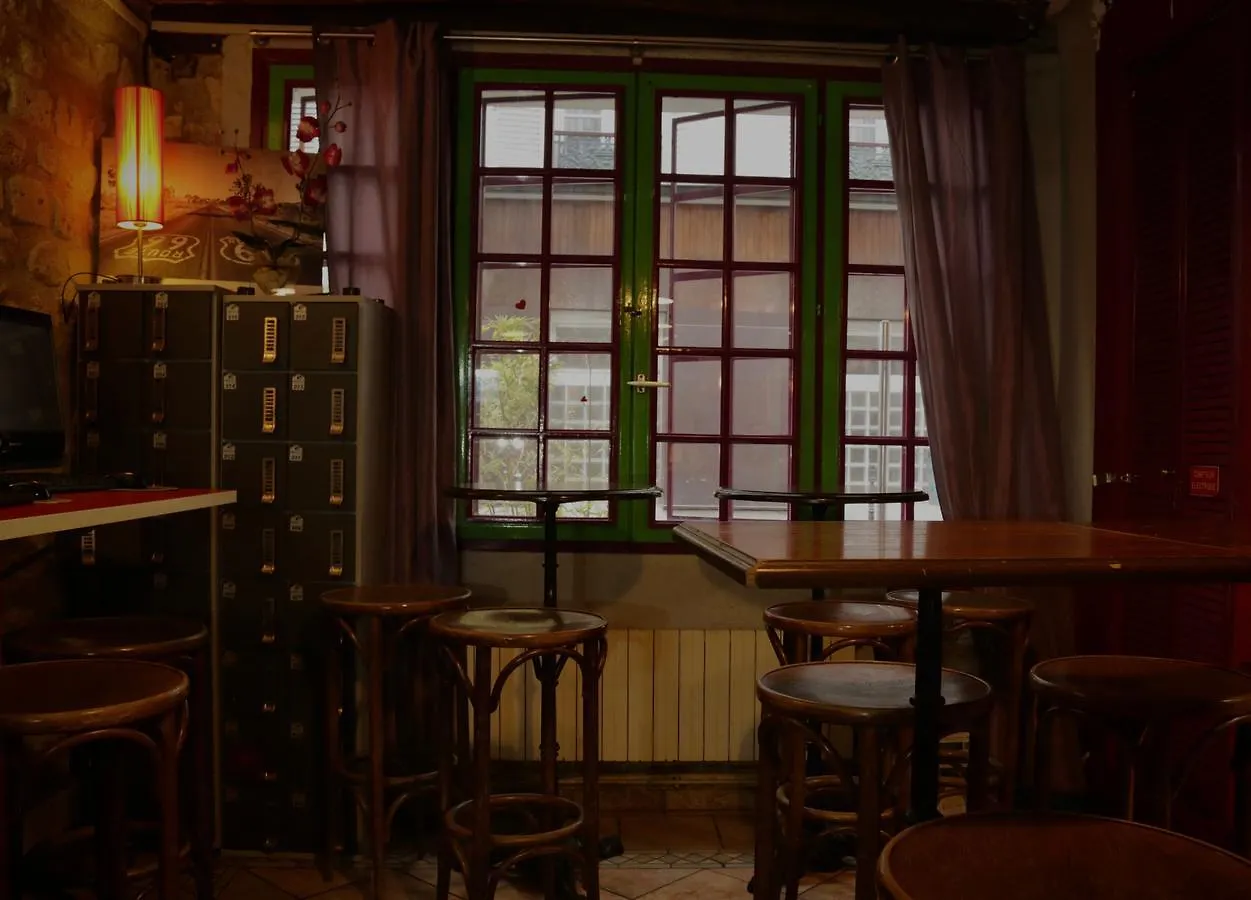 Hostal Woodstock Montmartre By Hiphophostels